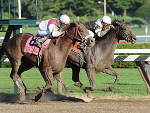 Afleet Express wins the 2010 Travers.