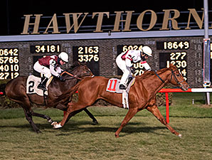 Alette wins the 2014 Illini Princess Handicap.