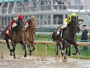 Aubby K wins the Humana Distaff at Churchill Downs.