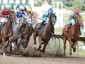 Badge of Glory wins the 2013 Minnesota Oaks.