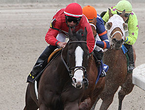 Bet Seattle wins the 2015 Duncan F. Kenner Stakes.