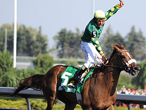 Big Red Mike wins the 2010 Queen's Plate.