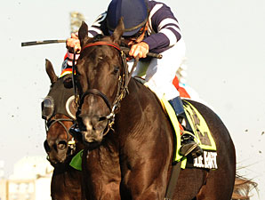 Blue Heart wins the 2011 Mazarine Stakes.