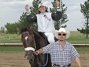 Bridlewood Angel wins the 2014 CTBA Breeders Oaks.