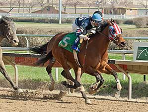 C'Mon Feet wins the 2014 Third Chance Handicap.