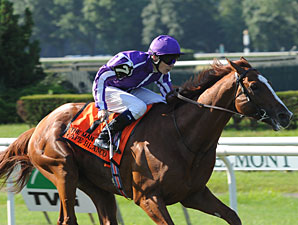 Cape Blanco wins the 2011 Man o' War.