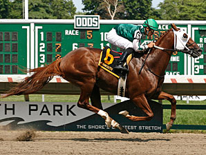 Chipshot wins the 2011 Select Stakes.