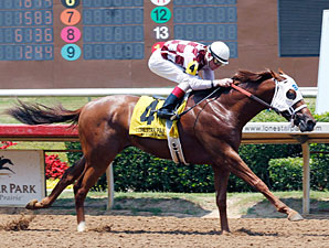 Circustown Flyer wins the 2013 TTA Sales Futurity.