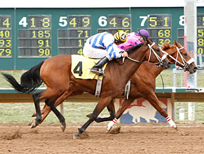 Class Favorite wins the 2010 CTBA Futurity.