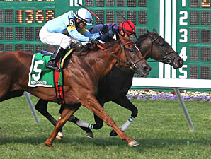 Closing Range wins the 2012 Twin Lights Stakes.