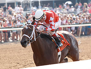 Closing Report wins the 2013 TTA Sales Futurity.