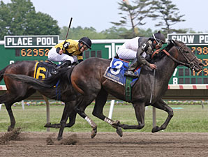 Congressional Page wins the 2010 Decathlon Stakes.