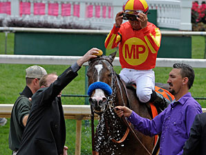 Contested wins the 2012 Eight Belles.