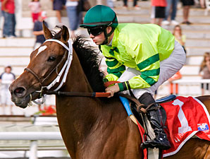 Dade Babe wins the 2010 Pucker Up.