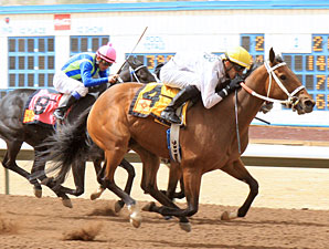 Dashkova wins the 2012 Aztec Oaks.