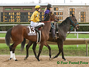 Departing wins the 2013 Illinois Derby.