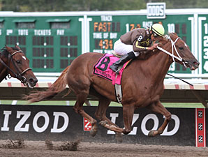 Emily Allstar wins the 2010 Jersey Girl Handicap.