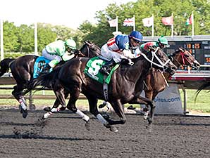 Fire Tricks wins the 2014 Isaac Murphy Handicap (via DQ).