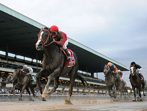 Flat Out wins the 2011 Jockey Club Gold Cup.