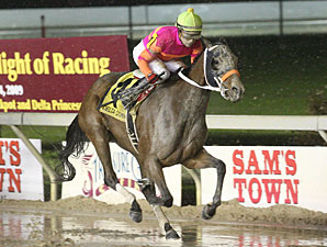 Fools In Love wins the 2009 Orleans Stakes.