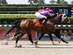 Fort Loudon wins the 2012 Carry Back.