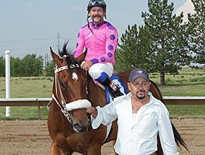 Get Happy Mister wins the Mount Elbert.