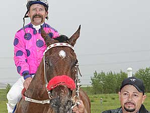 Get Happy Mister wins the 2014 Aspen Stakes.