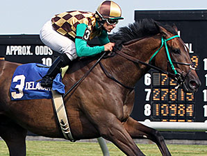 Hardest Core wins the 2014 Cape Henlopen Stakes.