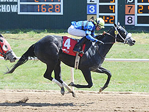 Heykittykittykitty wins the Oklahoma Stallion Fillies Division Stakes.