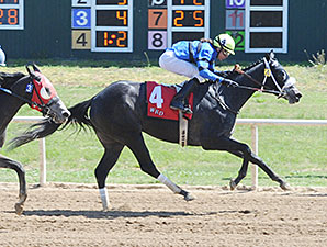 Heykittykittykitty wins the Oklahoma Stallion Fillies Division Stakes.