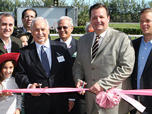 Overflow Crowd Ushers in Hialeah Park Meet Overflow Crowd Ushers in Hialeah Park Meet