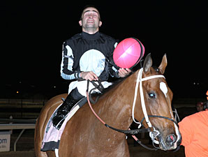 Hometown Gossip wins the 2012 Louisiana Jewel.