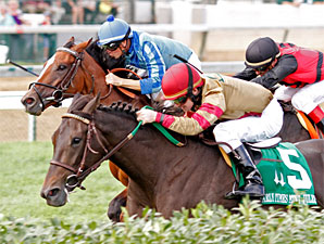 Hot Cha Cha wins the 2010 Early Times Mint Julep.