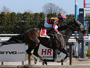 Icabad Crane wins the 2010 Kings Point.