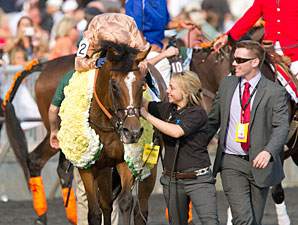 I'm A Dreamer wins the 2012 Beverly D.