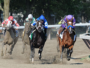 It's Tricky wins the 2011 CCA Oaks.