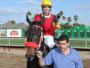 J P Rocker wins the 2014 Gene Fleming Breeders' Derby.