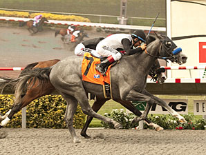 Jedi Mind Trick wins the I'm Smokin Stakes.