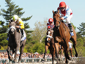 Karlovy Vary wins the 2012 Ashland Stakes.