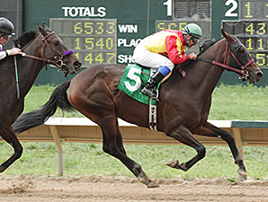 Lady Jila wins the Columbine Stakes.