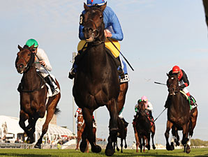 Lahaleeb wins the 2009 E. P. Taylor.