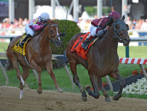 Last Gunfighter wins the 2013 Pimlico Special.