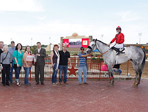 Lasting Bubbles wins the 2013 JEH Stallion Station Stakes.