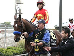 Lookin At Lucky wins the 2010 Indiana Derby.