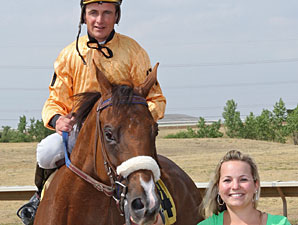 Lucci's Prize wins the 2013 CTBA Breeders Oaks.