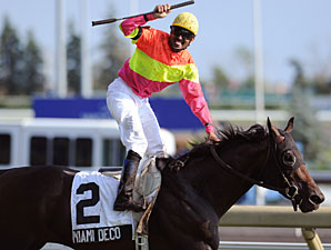 Miami Deco wins the 2010 Breeders' Stakes.