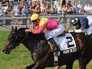Miami Deco wins the 2010 Breeders' Stakes.
