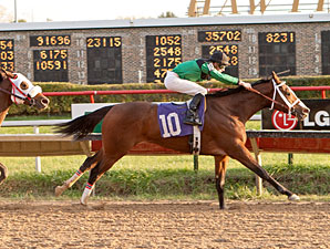 Missjeanlouise wins the 2012 Powerless Handicap.