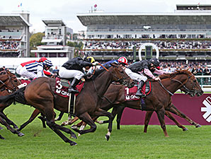 Move In Time wins the Prix de l'Abbaye.