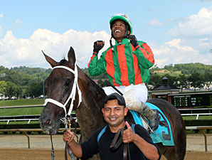 Ms Anna Destiny wins the 2013 West Virginia Secretary of State Stakes.
